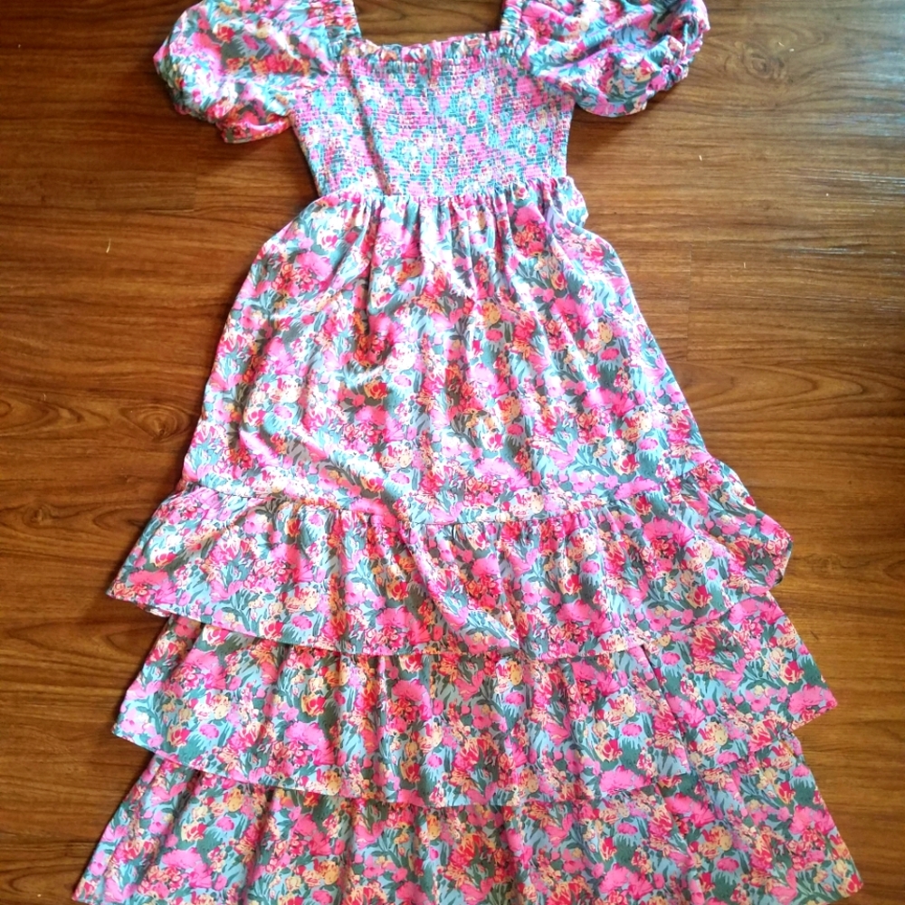 Beautiful floral dress!!